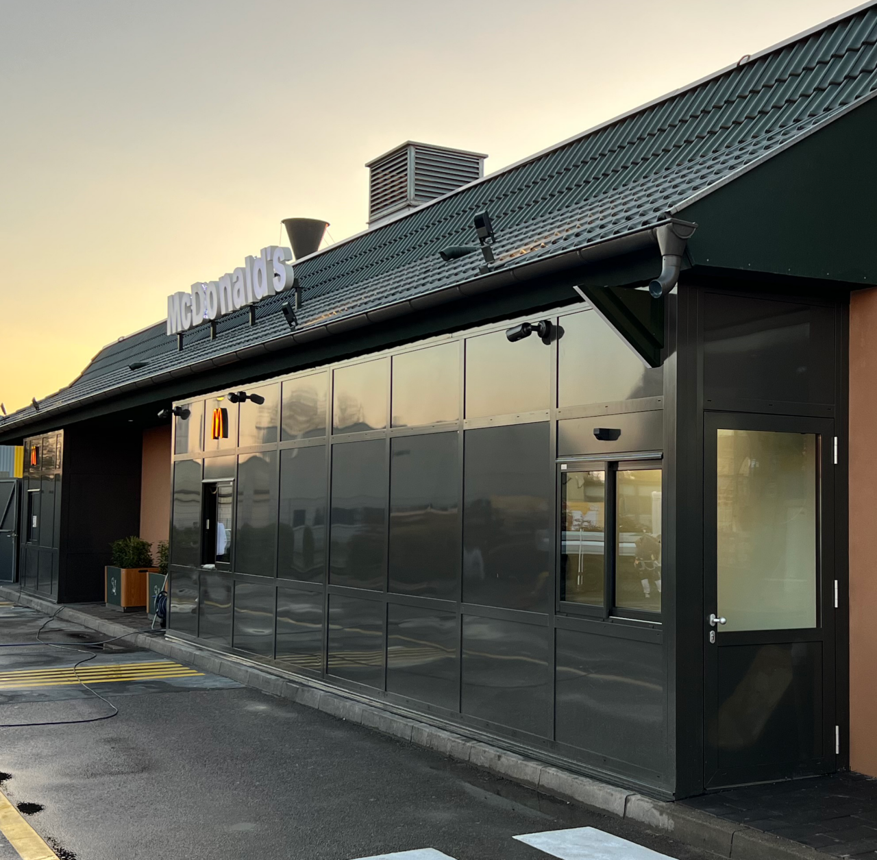 Drive-In Außenansicht Fenster